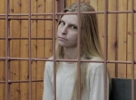 Продлен срок следствия по делу Рябковой, сбросившей с балкона сыновей