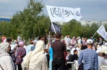 В Крыму исламисты «Хизб ут-Тахрир аль-Ислами» пикетируют генконсульство РФ