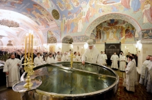 Патриарх Кирилл в Крещенский сочельник освятил воду в храме Христа Спасителя