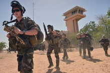 Французские военные атакуют в Мали врагов своей бывшей колонии