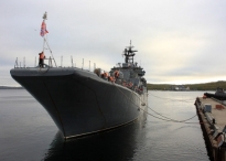 Большой десантный корабль Северного флота «Кондопога»  направляется на полигоны в Баренцевом море