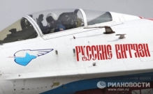Знаменитая пилотажная группа "Русские Витязи" вылетела на Международную выставку "Лима-2013"