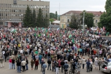 Мирный митинг в Воронежской области завершился поджогом