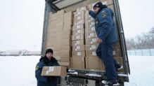 Колонна МЧС РФ привезла в Луганск продукты, лекарства и подарки детям