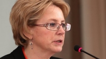 Глава Минздрава РФ обсудит борьбу с Эболой на заседании исполкома ВОЗ
