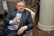 Горбачев заявил об угрозе «горячей войны» с США