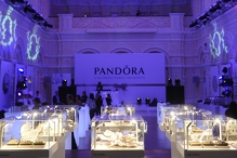 Сбербанк стал владельцем ювелирной сети Pandora
