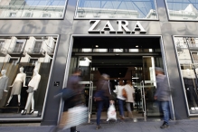 Соцсети вступились за выгнанную из парижского магазина Zara женщину в хиджабе